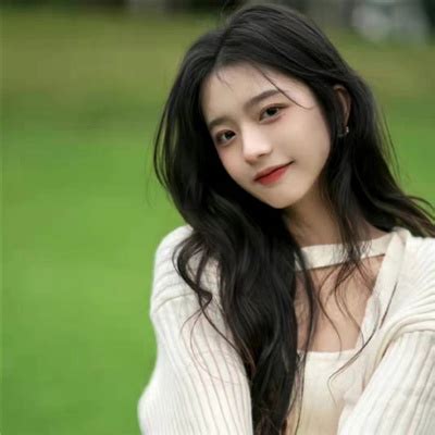 绿色甜美女生头像真人