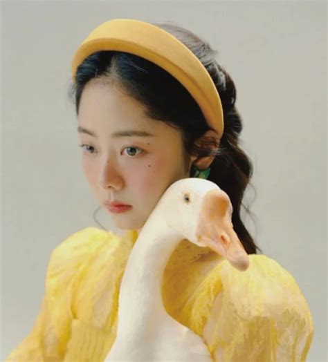 戴发箍甜美女生头像