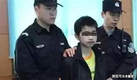芜湖两小伙为寻求刺激 租车“组队”偷辣椒被抓！_凤凰网视频_凤凰网