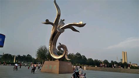 公园玻璃钢雕塑介绍-广场公园雕塑-南京先登雕塑有限公司