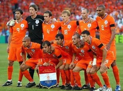 荷兰队为什么叫橙衣军团_荷兰队球衣为什么是橙色的_十万个为什么