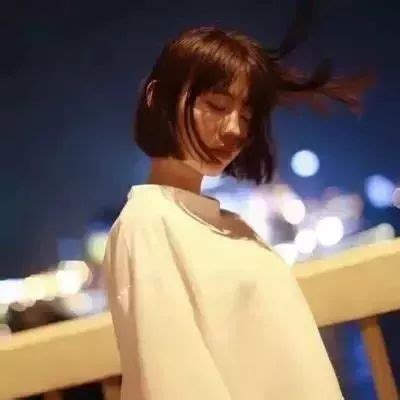 同色复古风格头像女生