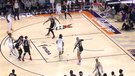 WNBA常规赛：李梦出场16分钟，3投1中得到3分2篮板1助_东方体育