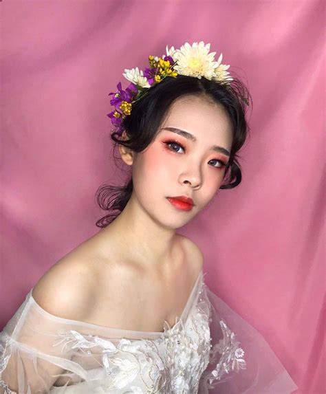舞台妆造甜美女生头像