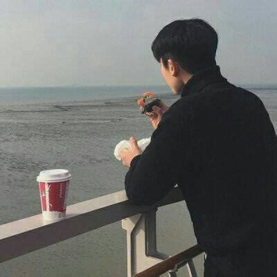 忧郁非主流男性背影头像