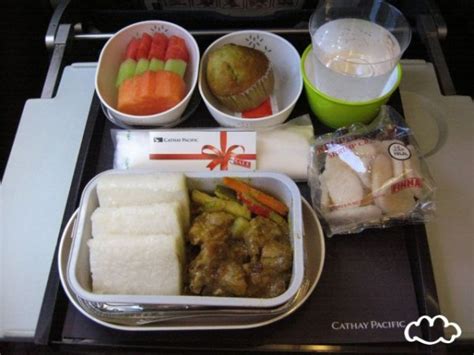 日本飞机餐首次推出昆虫食品 记者：有海鲜味_看现场_看看新闻
