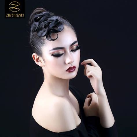 拉丁舞妆容甜美女生头像