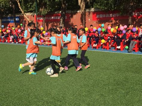 爽！武汉堤角小学的姑娘们有了自己的足球节_武汉_新闻中心_长江网_cjn.cn