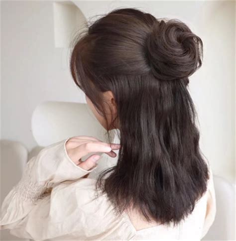 头像温柔扎发女生