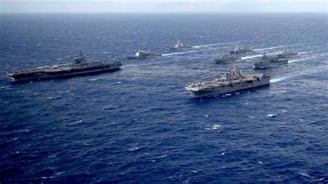 美国航母战斗群刚出南海就与印军演习，印媒兴奋了_手机新浪网
