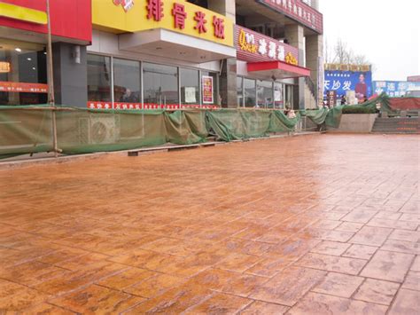 压花地坪有哪些优点-彩色透水地坪-透水混凝土-扬州亿彩景观工程有限公司