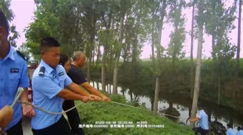 太康 ：七旬老人落水 警民合力救助-大河新闻