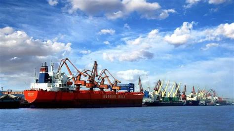 张家港港上半年货物吞吐量居县域口岸第一-「鹏通供应链」