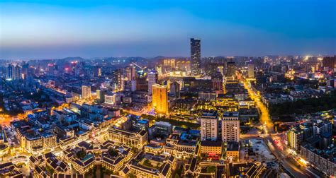 评江苏省徐州市的夜景效果：高楼与繁华并存，整体效果不亚于省会_区域_商业区_大都市
