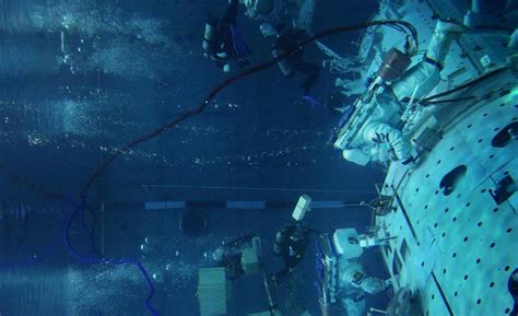 宇航员平时都怎么训练的 揭秘能让航天员水下失重的中性浮力实验