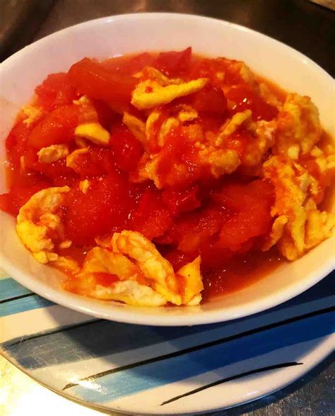 西红柿炒鸡蛋的家常做法，按照大厨的方法，西红柿多汁，鸡蛋软香__财经头条