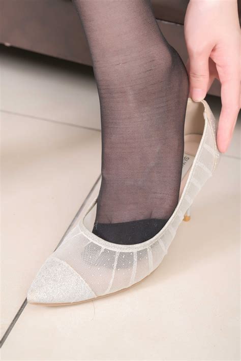 ssalegs第1520期：新人模特的黑色一线裆丝袜穿搭灰色职业装淘宝产品丝袜图（上）-SSA丝社