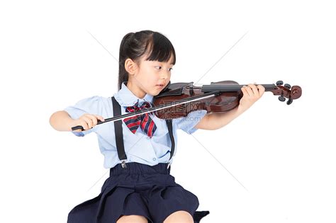 拉小提琴的小女生高清图片下载-正版图片500924665-摄图网