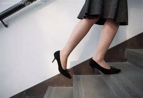 女人梦见艰难爬上楼梯是什么意思预兆 - 原版周公解梦大全