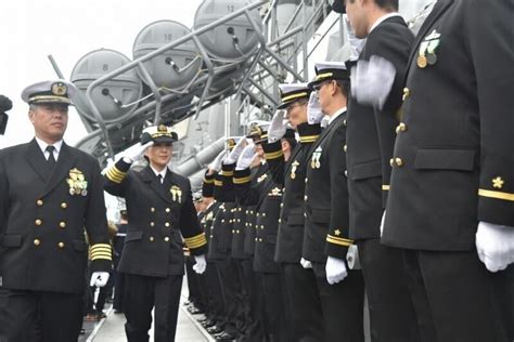 美军正式任命首名航母女舰长 将负责指挥林肯号航母作战