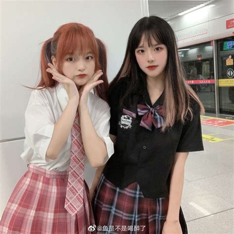 甜美女生地铁头像