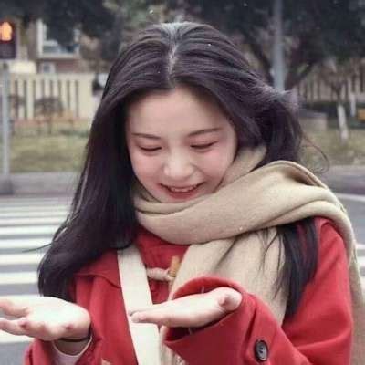 甜美女生头像真人红色系