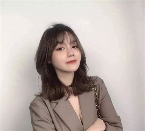 短发圆脸甜美女生头像