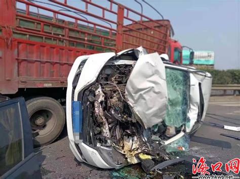 高速追尾后站在路中间等待老板“指示” 一辆重型货车直接撞了上来-义乌,交通-义乌新闻