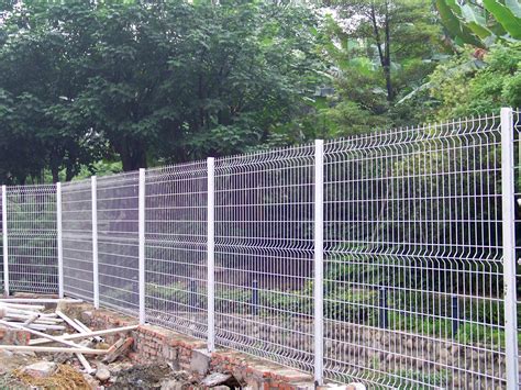 沧州停车场围墙护栏网 浸塑绿色鱼塘边铁丝网 围栏网厂家-阿里巴巴