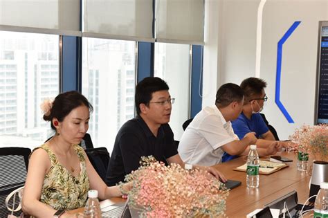 张家港市科技局一行来园区企业洽谈软件开发业务-星中集团