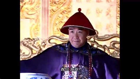 皇上命令大臣挨个坐龙椅，和珅和纪晓岚的表现最逗！_腾讯视频