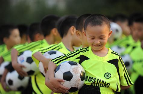 重庆最大规模业余足球联赛开幕 持续半年超2万人参与_媒体推荐_新闻_齐鲁网