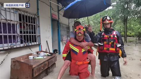海南三亚：“暹芭”致部分地区积水严重 消防连夜救援_国内_海南网络广播电视台