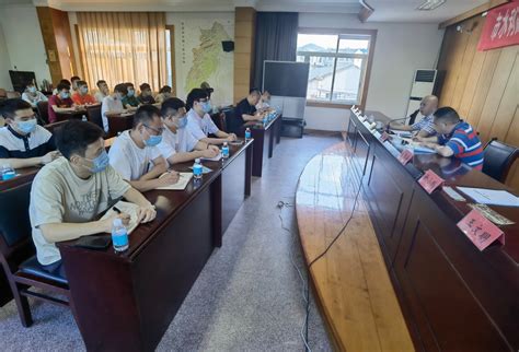 乐清市水利局局长对新提拔干部进行任前廉政谈话（图）