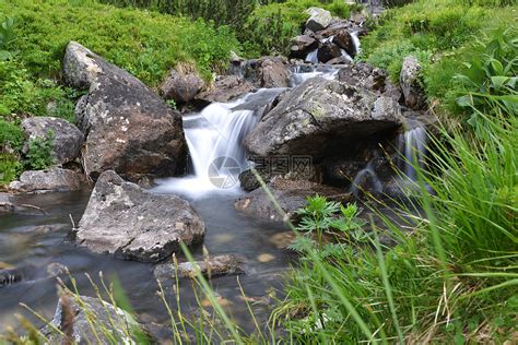山中流水的小溪高清图片下载-正版图片300101783-摄图网