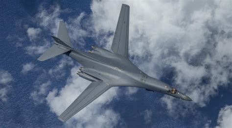 美军轰炸机接二连三在中国周边挑衅 公开在东海飞行画面