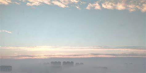 辽源今晨出现大雾天气，城市楼群隐约可见，宛如仙境，能见度小于500米_手机新浪网