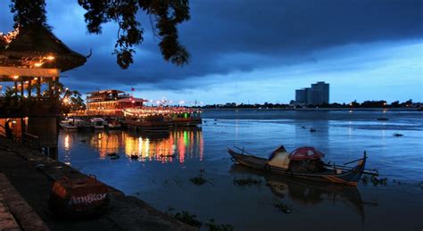 柬埔寨洞里萨湖日落美景