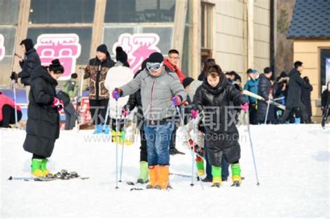 唐山：第六届“滦州·研山”滑雪节开幕（组图）_本网原创_唐山环渤海新闻网