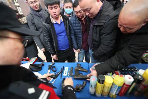 春运4天北京铁警已查获旅客携带刀具45起，散装白酒勿携带 | 北晚新视觉