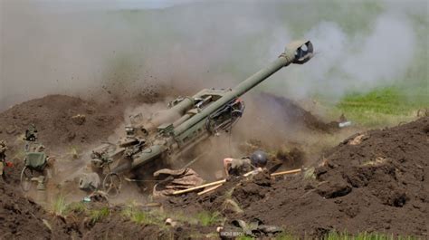 俄乌下半场关键：美援乌“低配版”M777榴弹炮VS拥有全球最大火炮库之一的俄罗斯|乌克兰|M777榴弹炮|俄军_新浪新闻