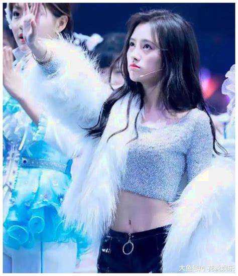 鞠婧祎露图片