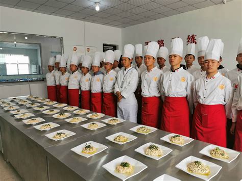厨师培训速成班哪家好呢_学厨师_陕西新东方烹饪学校