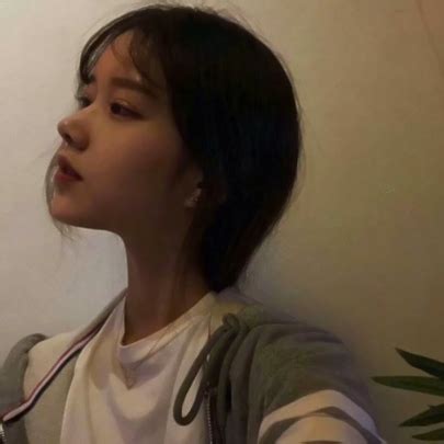 甜美女生头像侧颜
