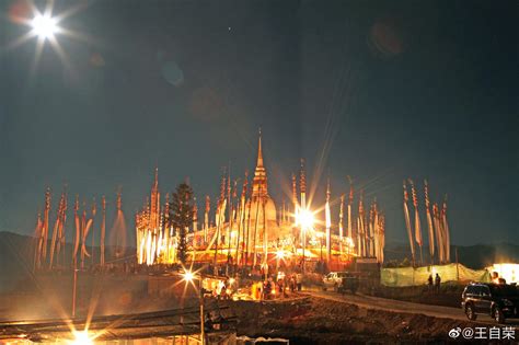 几年前，沧源勐角乡大白塔开光，算是临沧佛教界的一大盛事