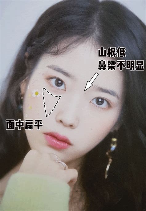 塌鼻子妆容甜美女生头像
