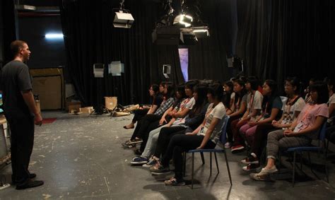 香港圣保禄学校中学生来UIC学习电影制作课程-人文与社会科学学院