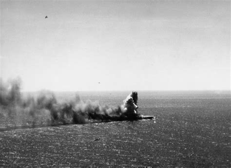 珊瑚海海战：人类历史上的第一次航母对决(1942.5)_凤凰网