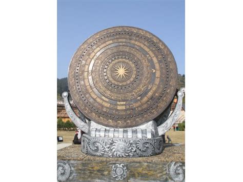 大型僰苗铜鼓雕塑广西壮族民族特色腰鼓牛角战鼓园林景观浮雕鼓面-阿里巴巴