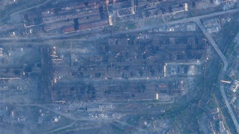 俄乌战争｜卫星显示亚速钢铁厂受损情况__财经头条